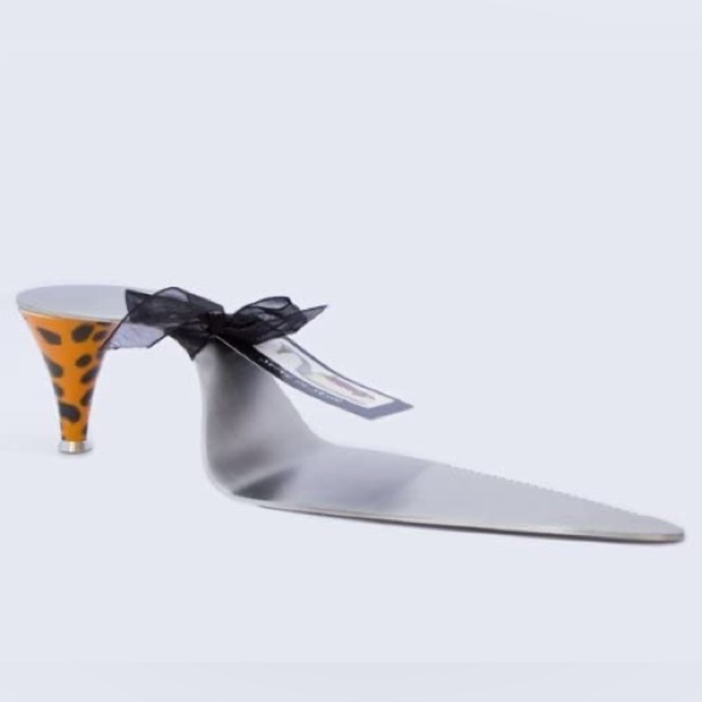 Wild eye designs high heel cake server leopard